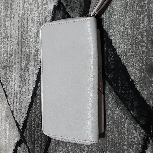 Jessica Simpson Applique Design Faux Leather Leopard Print Interior Wallet - Picture 6 of 12